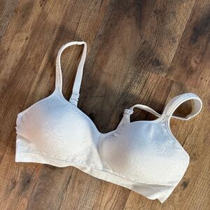 Bali White Comfort Bra 40C no underwire great preworn condition